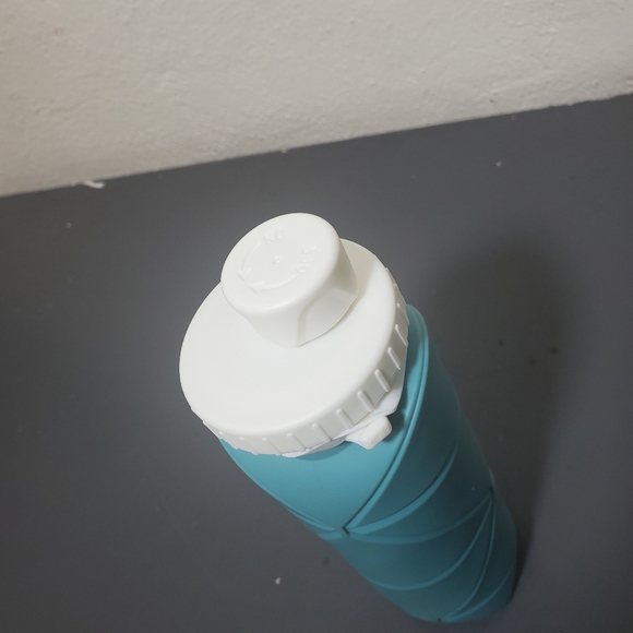 New 10" Collapsible Mini Water Bottle in Teal Or Gray - Picture 3 of 13